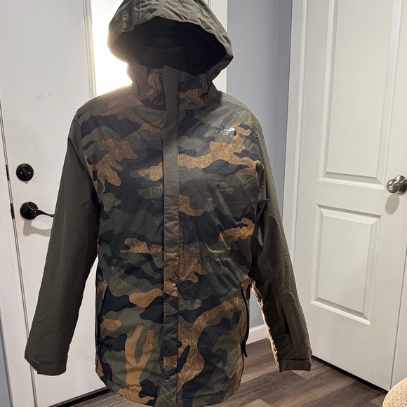 The North Face Other - The North Face Kids Green and Brown Camouflage Puffer Jacket size 18/20